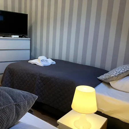 Dom Tkacki Pokoje Goscinne Jacuzzi W Ogrodzie Kudowa-Zdroj * クドヴァ・ズドゥルイ