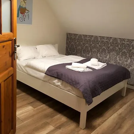 Dom Tkacki Pokoje Gościnne Jacuzzi w Ogrodzie Kudowa-Zdrój *