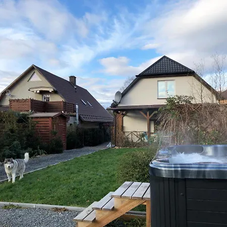 Dom Tkacki Pokoje Gościnne Jacuzzi w Ogrodzie Kudowa-Zdrój Apartamento