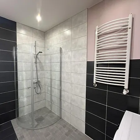 Dom Tkacki Pokoje Goscinne Jacuzzi W Ogrodzie Kudowa-Zdroj * クドヴァ・ズドゥルイ